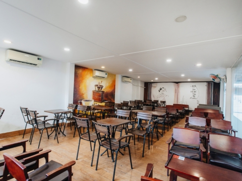 Bên trên tầng lầu